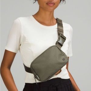 NWT lululemon everywhere belt bag